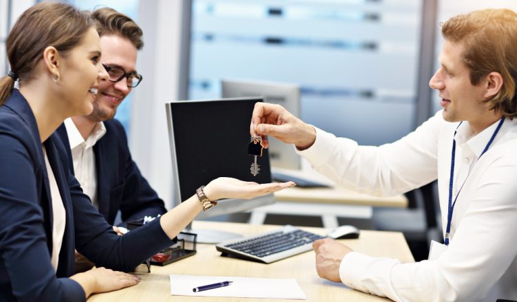 Les clés pour bien gérer la succession d’un compte bancaire avec l’aide d’un notaire