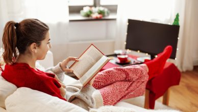 Créer un coin lecture cocooning pour un espace ultra confortable et cosy