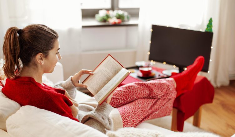 Créer un coin lecture cocooning pour un espace ultra confortable et cosy